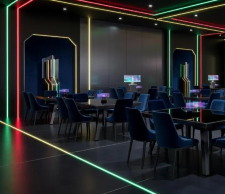 Geometrikus, cyber hangulatú rendezvénytér neon fényekkel és játékasztalokkal.